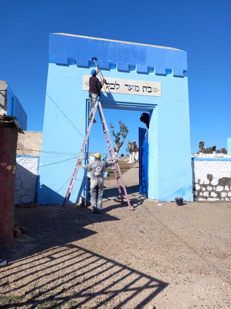 Peinture de l'entrée du cimetière février 2023